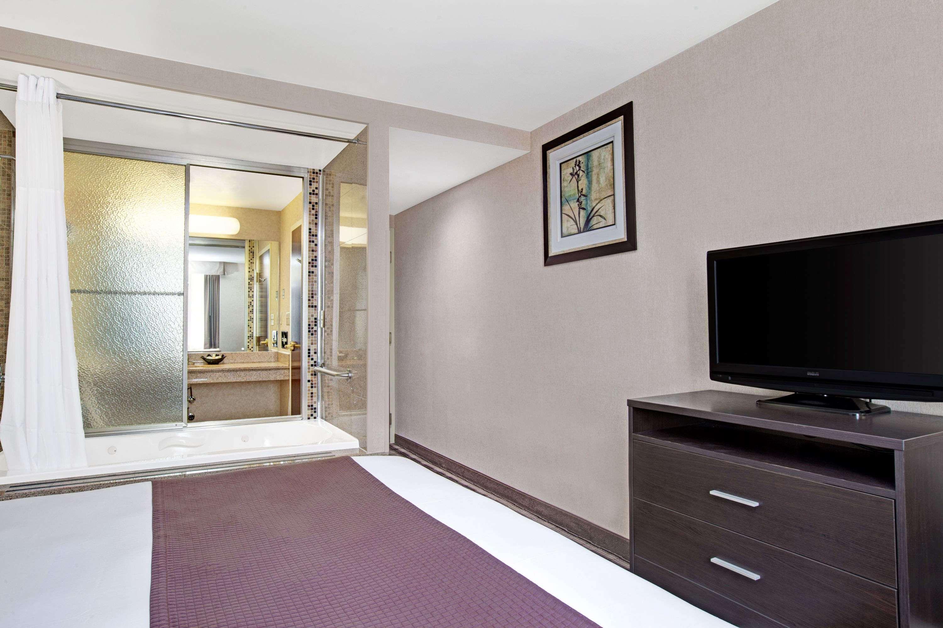 Days Inn by Wyndham Jamaica / JFK Airport New York Bagian luar foto