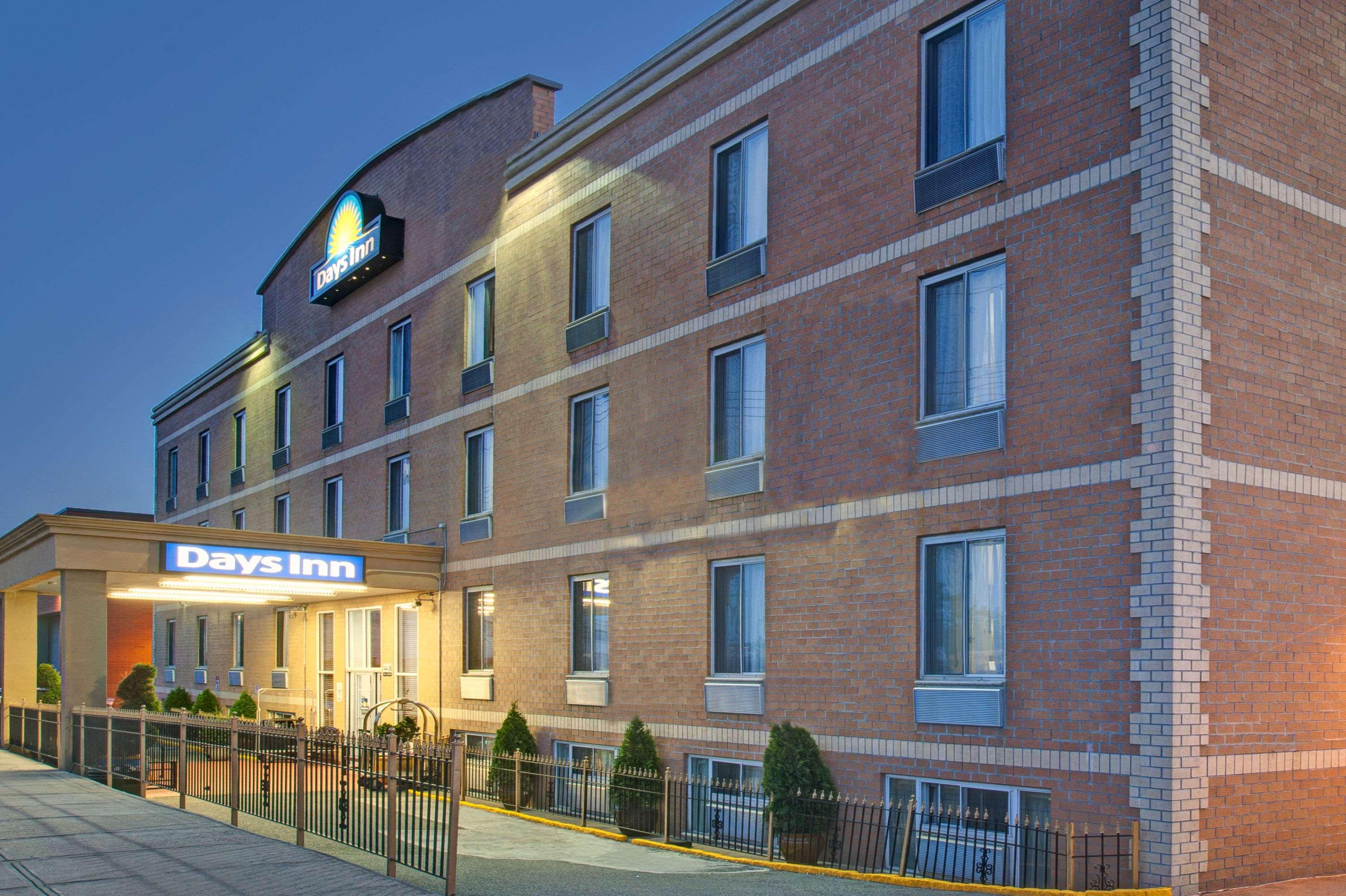 Days Inn by Wyndham Jamaica / JFK Airport New York Bagian luar foto