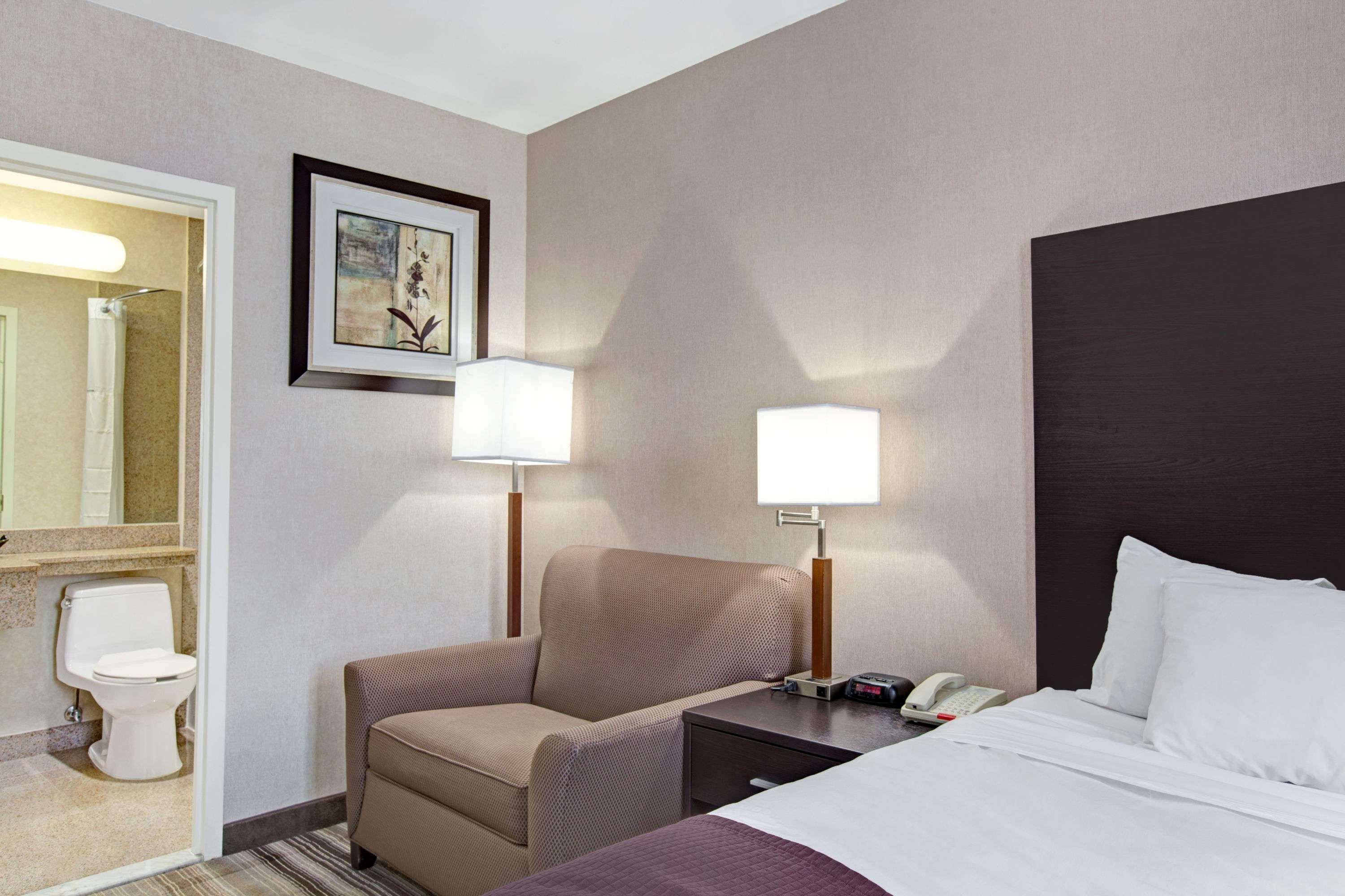 Days Inn by Wyndham Jamaica / JFK Airport New York Bagian luar foto