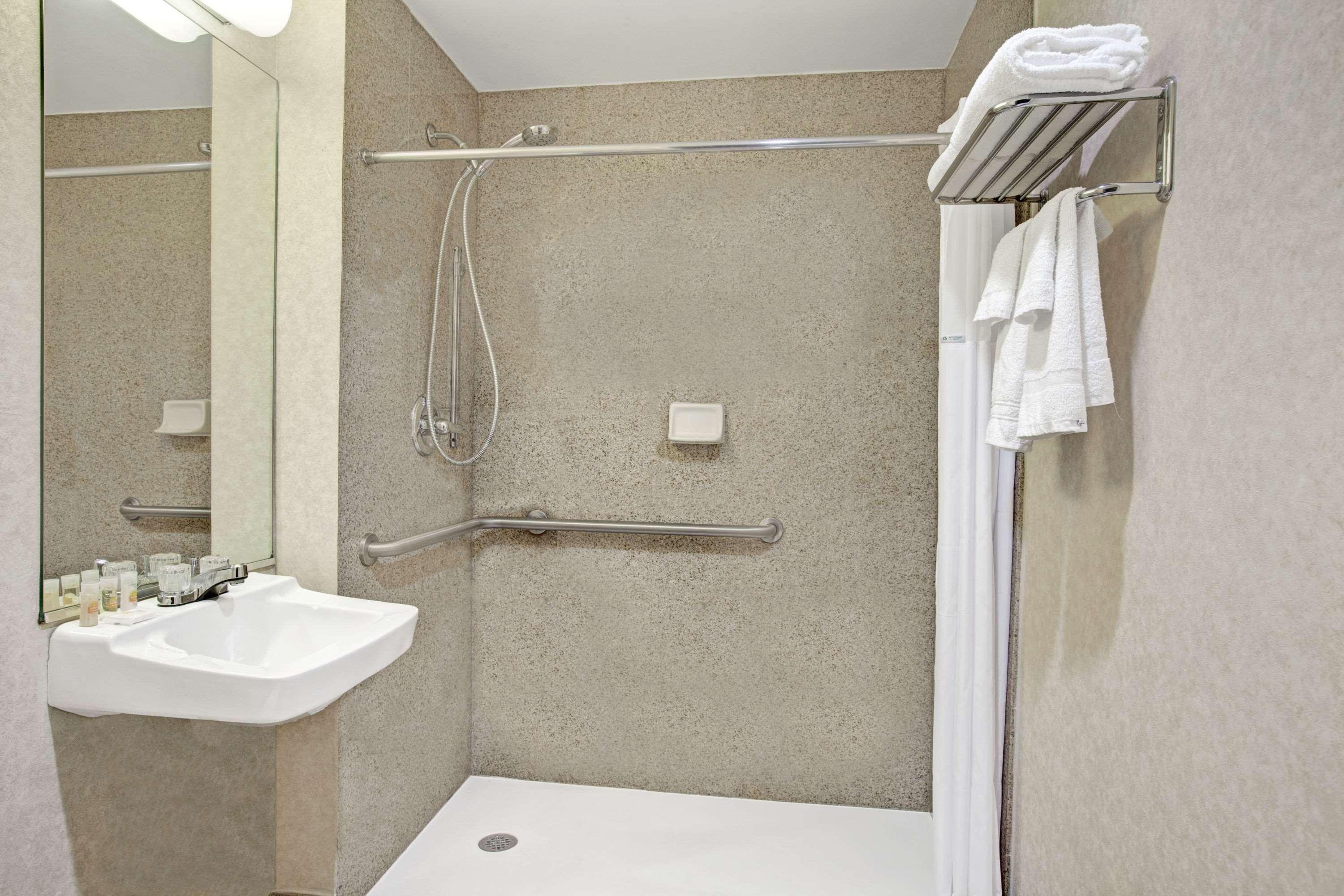 Days Inn by Wyndham Jamaica / JFK Airport New York Bagian luar foto