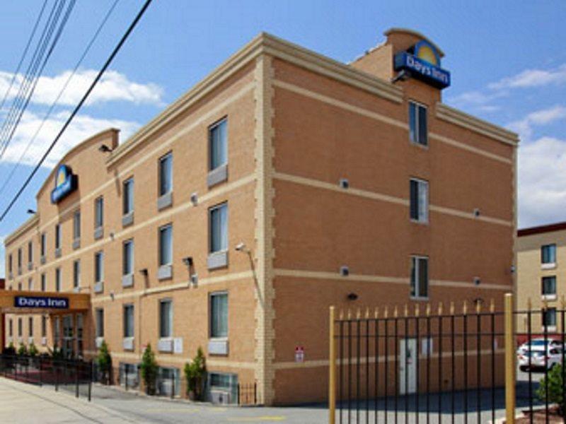 Days Inn by Wyndham Jamaica / JFK Airport New York Bagian luar foto