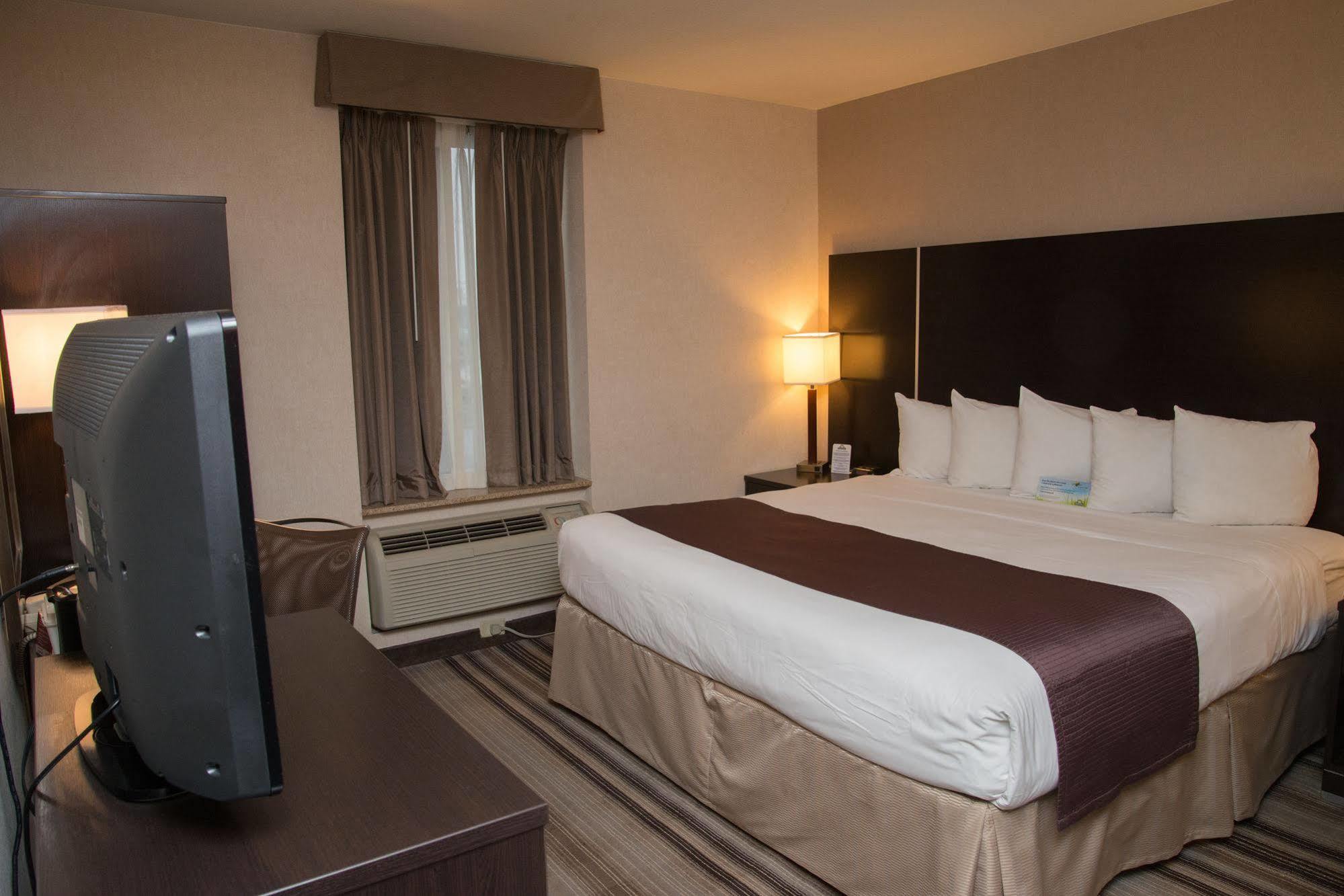 Days Inn by Wyndham Jamaica / JFK Airport New York Bagian luar foto